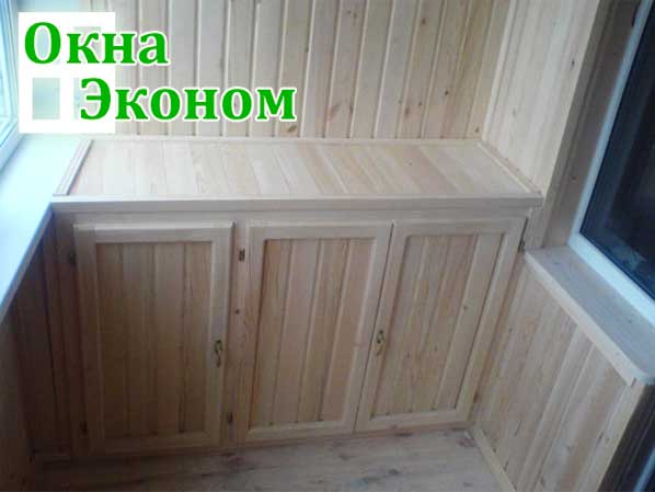 Шкаф деревянный на балкон