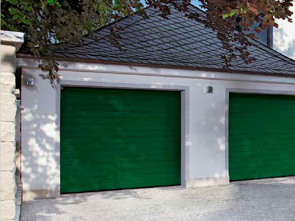 секционные гаражные ворота зеленые