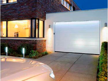 секционные ворота для гаража с поверхностью Silkgrain белого цвета